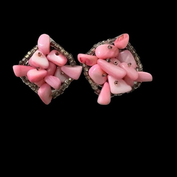Pink Shell Clip On Earrings Cluster and Bracelets Made In Japan Vintage - Picture 2 of 7